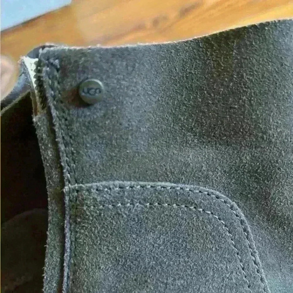 Ugg suede ankle bootie women’s size 7 - Picture 5 of 6